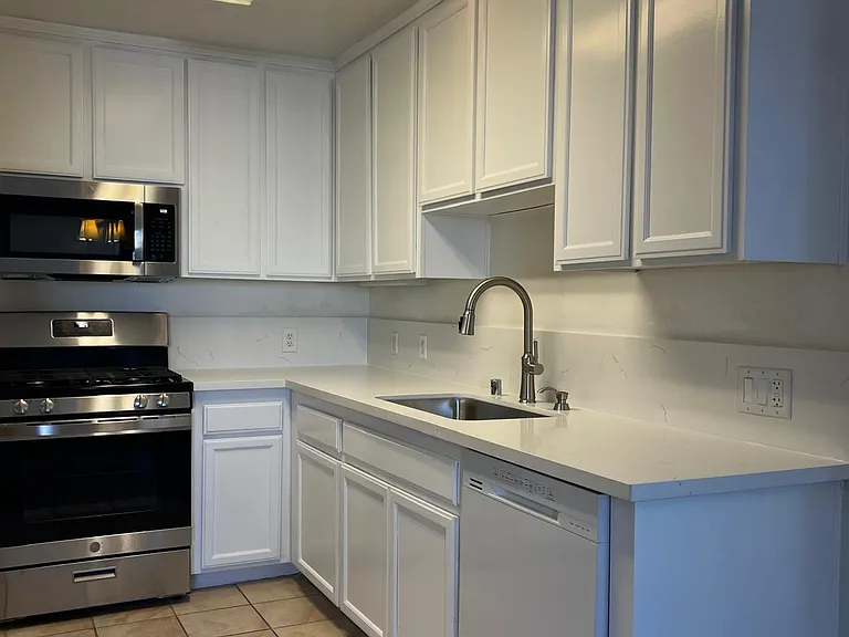 10756 Camarillo St #201 — Photo 17