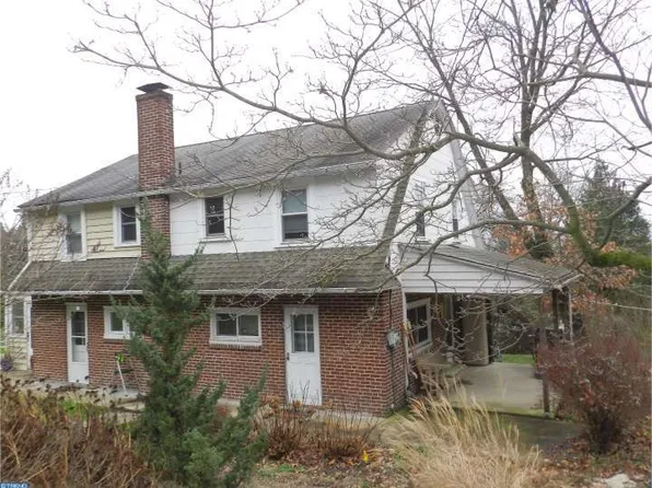 12 Marys Ln, Douglassville, PA 19518