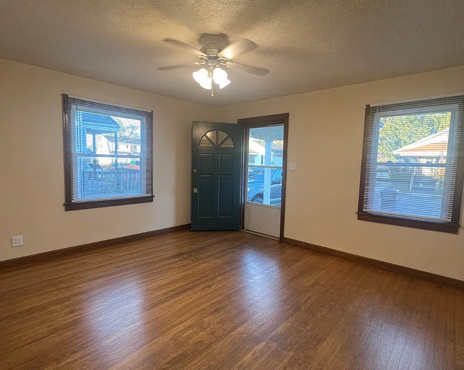 2925 Noble St #2925