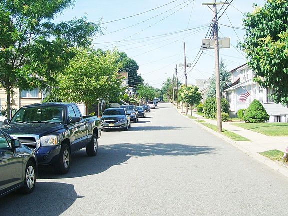 QUIET NEIGHBORHOOD RIGHT