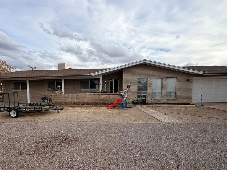 2555 San Andres Dr — Photo 2