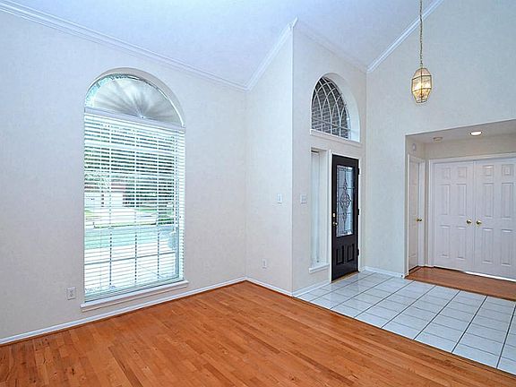 3rd image of 15310 Marden Ct