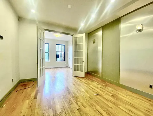 Rented by Greenrock Management | media 12