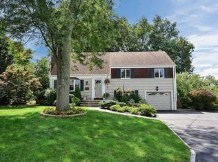 11 Maplewood Ln, Port Chester, NY 10573