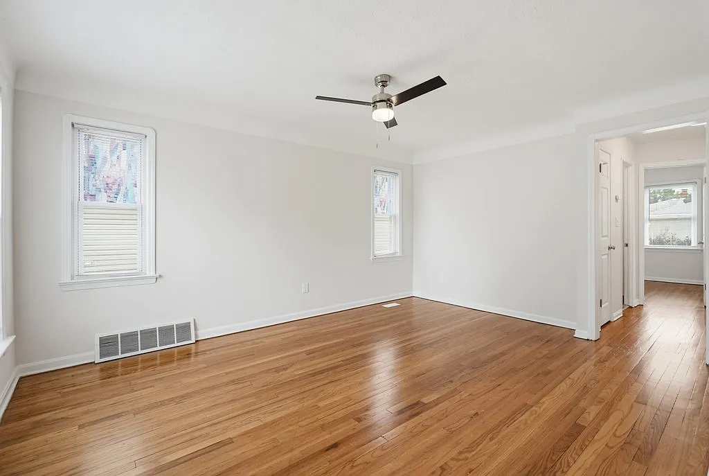 3 bed, 1150 sqft, $2,450 — Photo 3