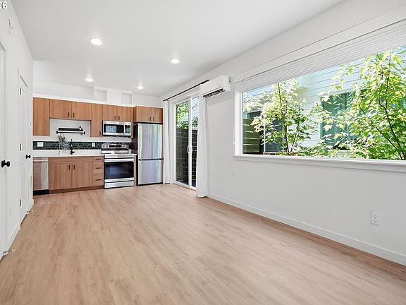 5th image of 12078 SE Pine St #7