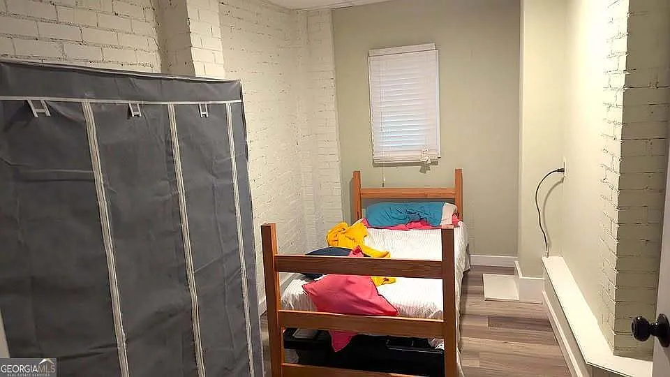 3 bed, 1.0 bath, 1000 sqft, $1,200 — Photo 4