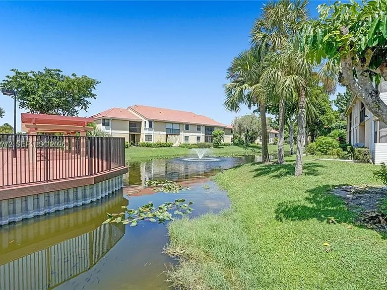 5721 Riverside Dr #103B5 — Photo 4