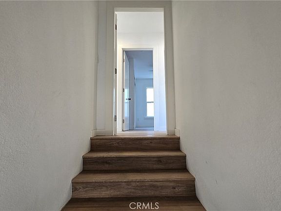 3rd image of 975 N Park Cir APT B