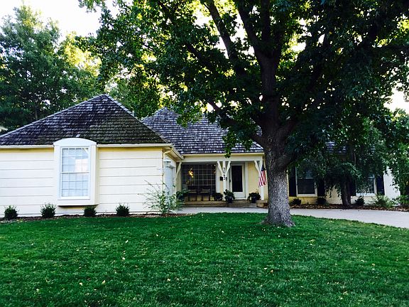 2nd image of 9643 Dearborn St