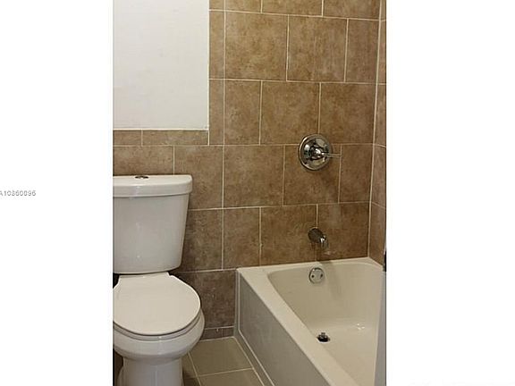 4th image of 502 NW 43rd Ct #502
