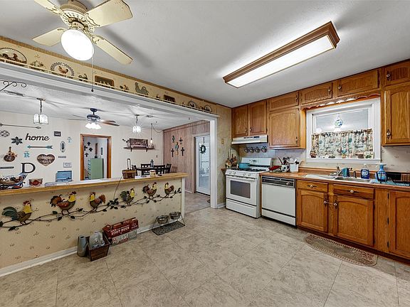 3rd image of 200 Brenda St