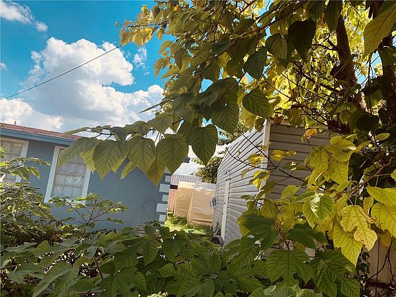 4th image of 4418 W Henry Ave
