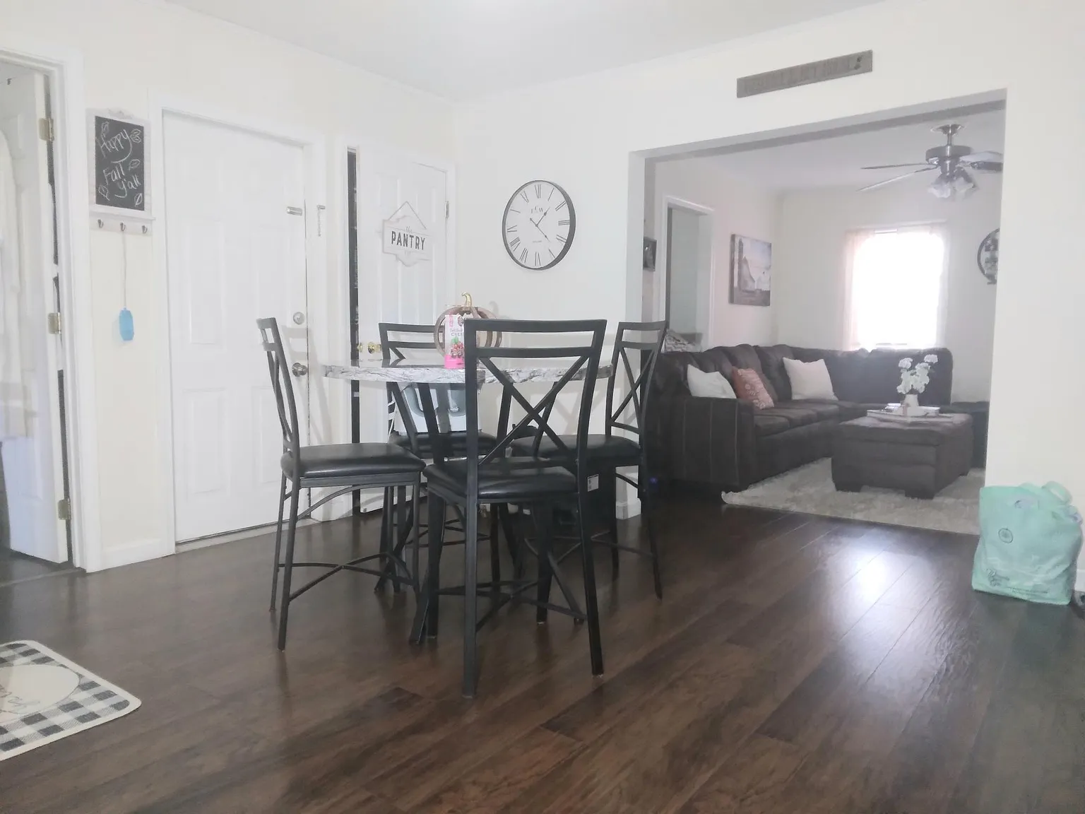 4 bed, 1400 sqft, $2,100 — Photo 2