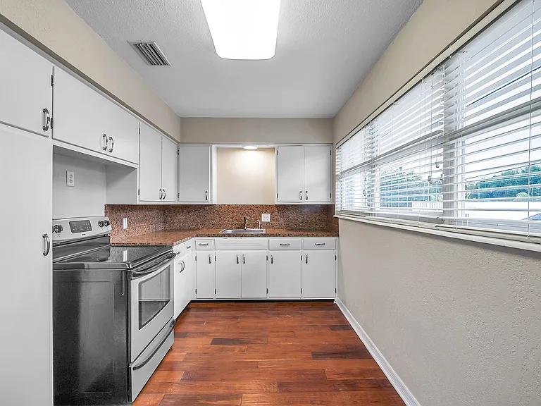 5637 Central Ave #1/2 — Photo 7