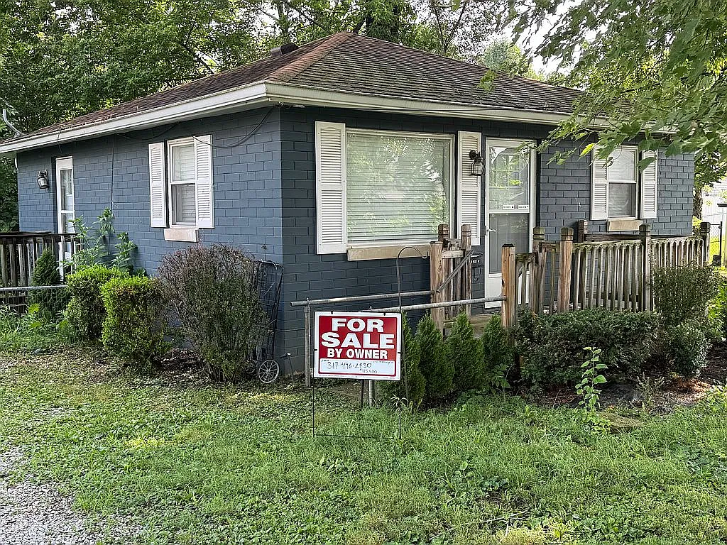 212 Hadley St photo 1