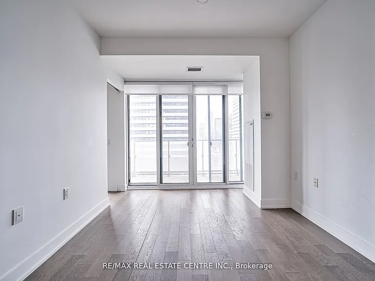 7 Grenville St #2605 — Photo 16