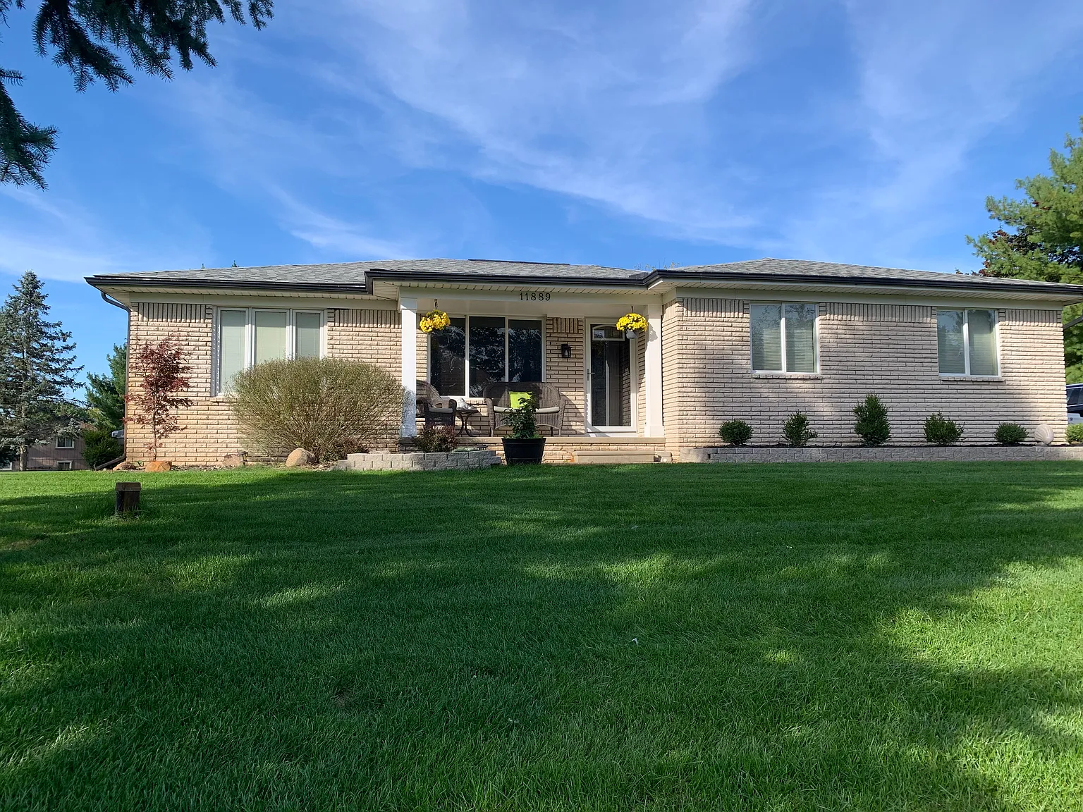 11889 Creekside Ln photo 1
