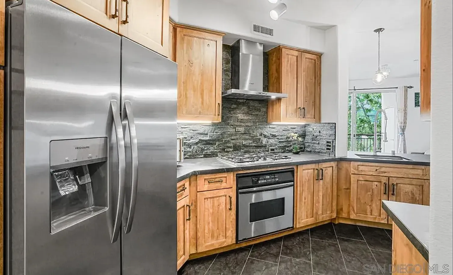 2 bed, 930 sqft, $3,000 — Photo 4