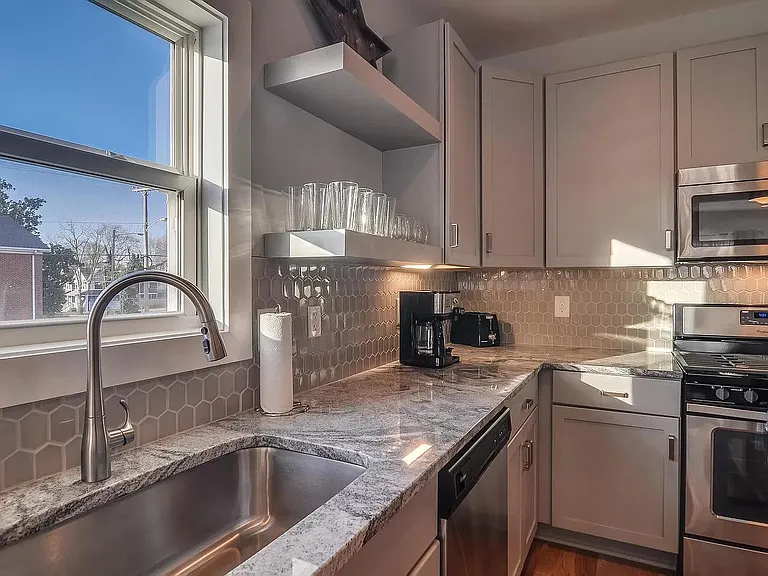 1411B Arthur Ave — Photo 27