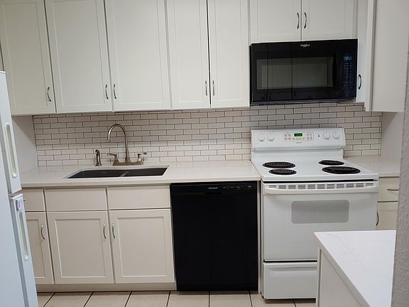 Kitchen Area, Stove, Dishwasher, Sink Garbage Disposal, Microwave, Self-closing Cabinets