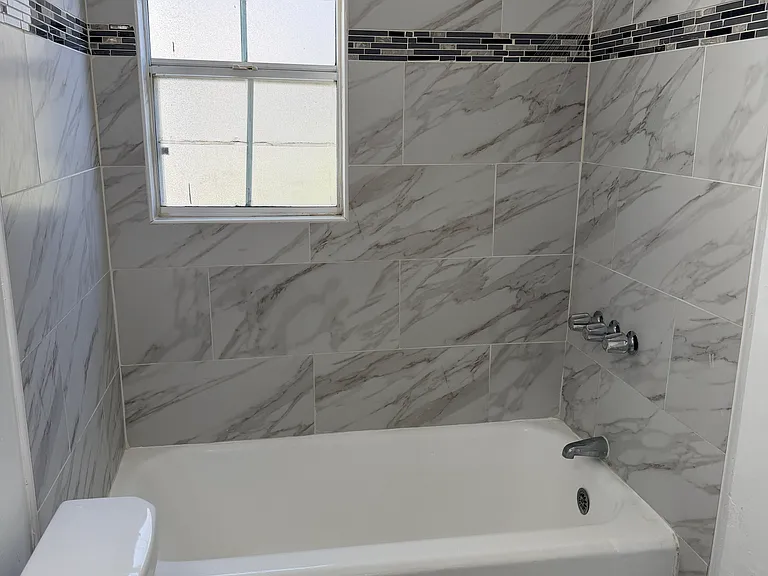 3516 S Victoria Ave — Photo 4