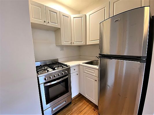 3rd image of 234 E 82nd St APT 10
