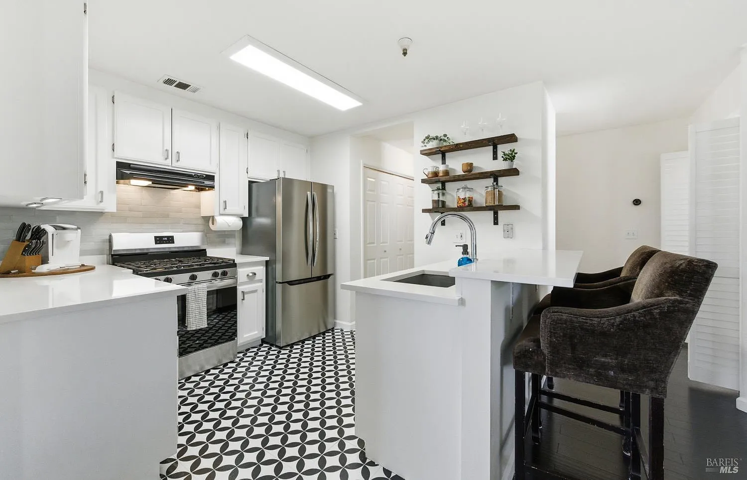 1 bed, 676 sqft, $3,200 — Photo 2