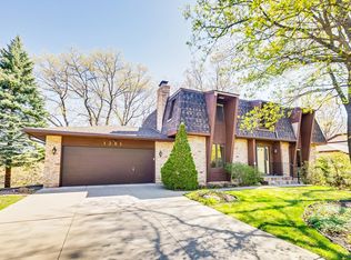 1261 Nursery Hill Ln, Arden Hills, MN 55112