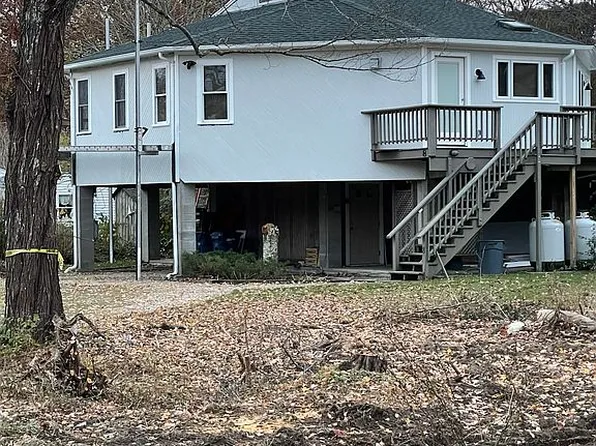 8 Marina Dr, Mattapoisett, MA 02739