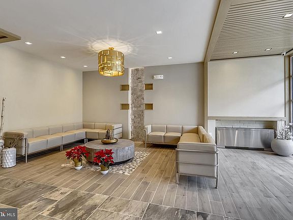 4th image of 4720 Chevy Chase Dr APT 103