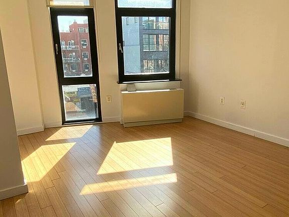 3rd image of 349 Metropolitan Ave APT 4B