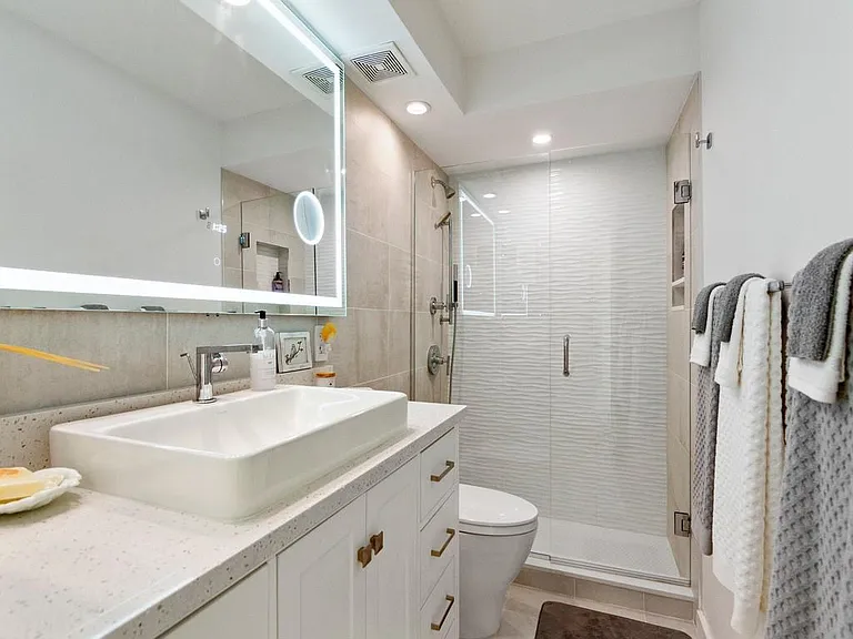 Renovated *Stunning *Modern * Smart