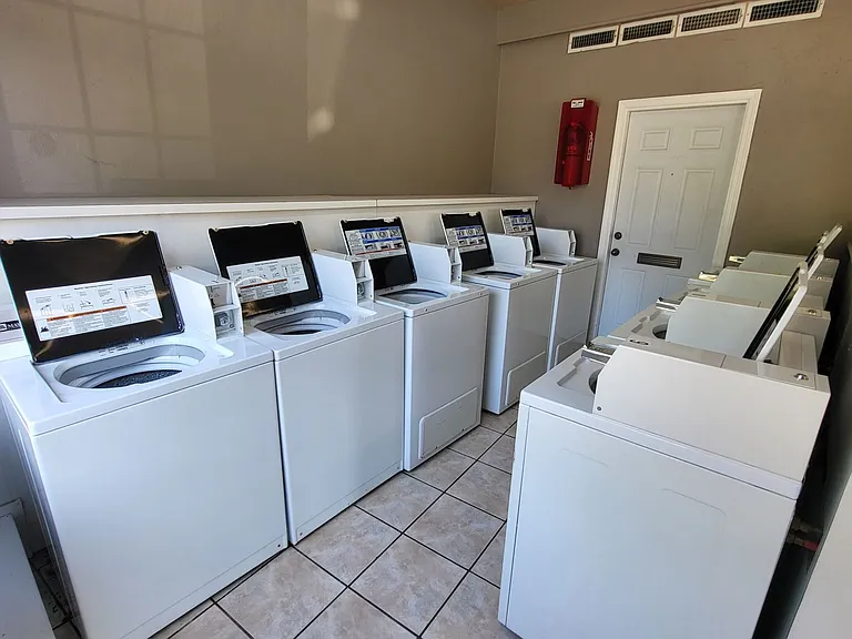 320 E Edwards St #10 — Photo 11