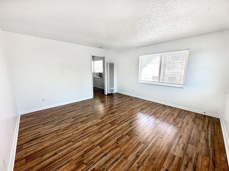 517 N 900 W — Photo 13