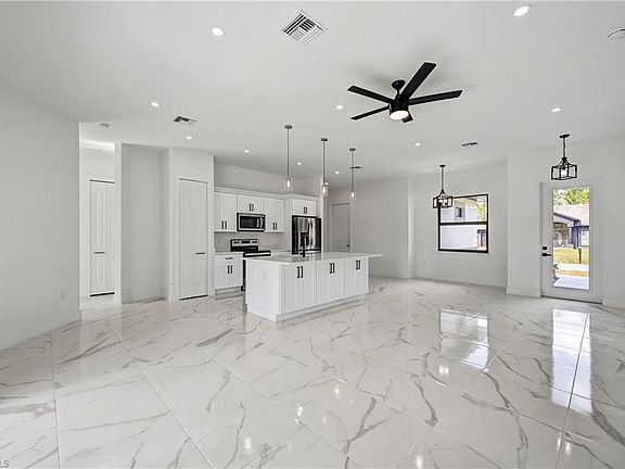 5th image of 805 W 11th ST