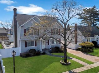 409 Ferris Rd, Seaford, NY 11783