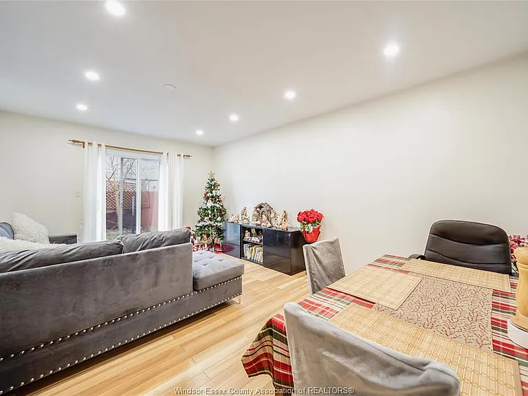 1229 Arncliffe Pl — Photo 7