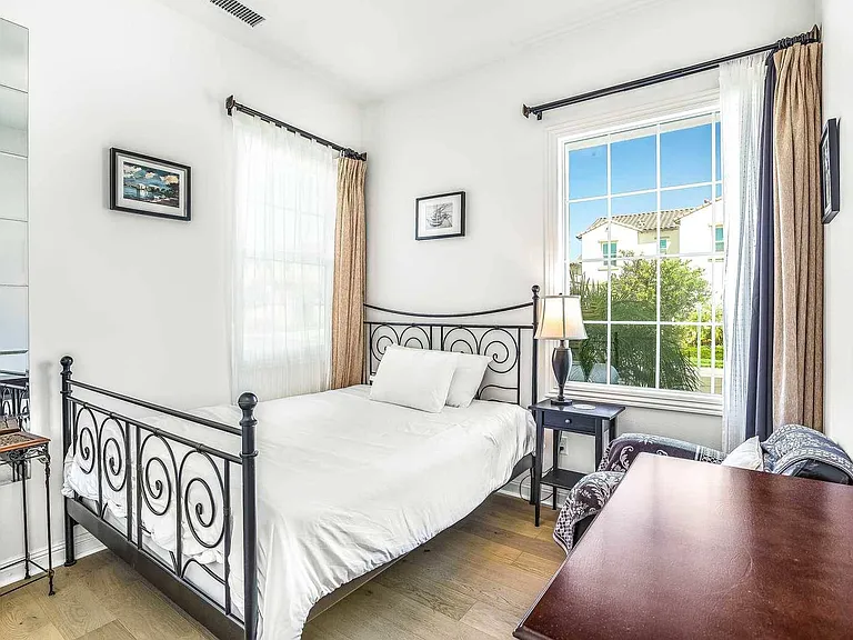 38 Torosa — Photo 20