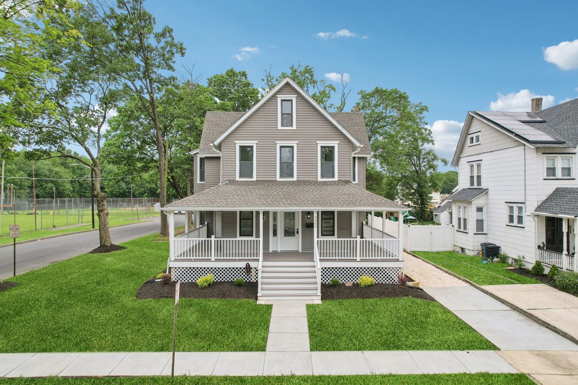 Finlaw Ave-1006-056