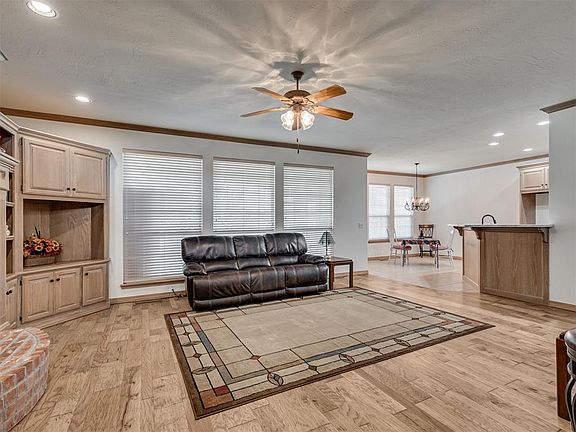 3rd image of 1240 Penny Ln