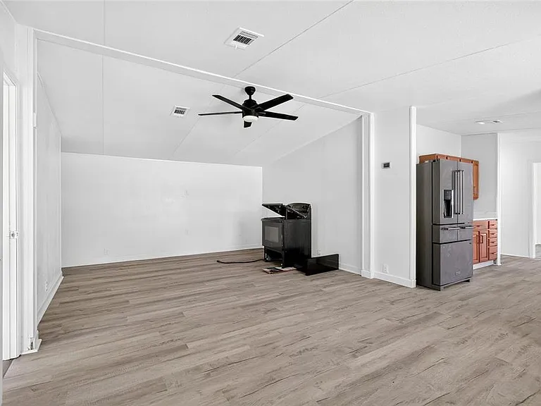 6766 NE 1st Pl — Photo 5