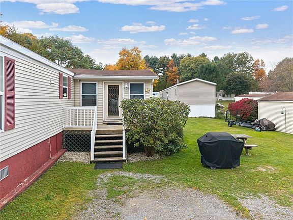 3rd image of 37 Deer Run Ln