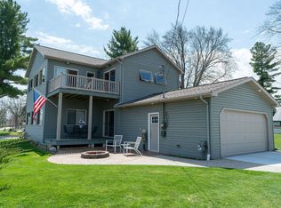 607 Shoreline Dr, Houghton Lake, MI 48629