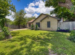 221 N CRISP ST, Uvalde, TX 78801