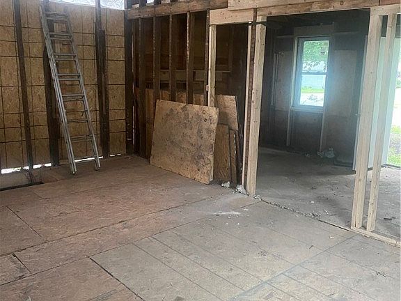 5th image of 419 Vine St