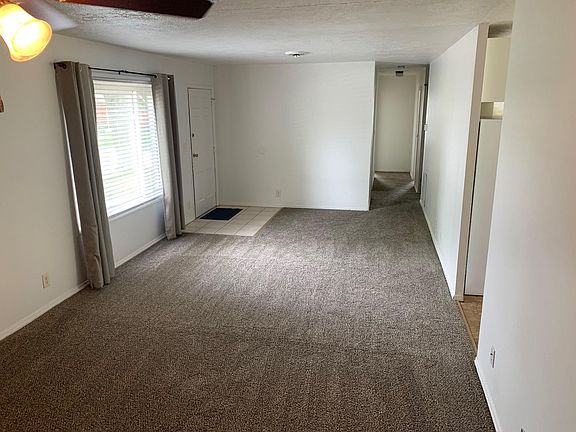 3rd image of 277 Fairview Dr