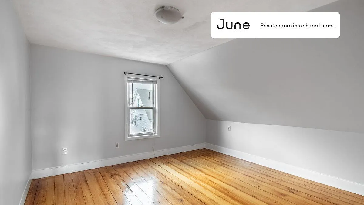 Building Photo - 100 Flint St #B