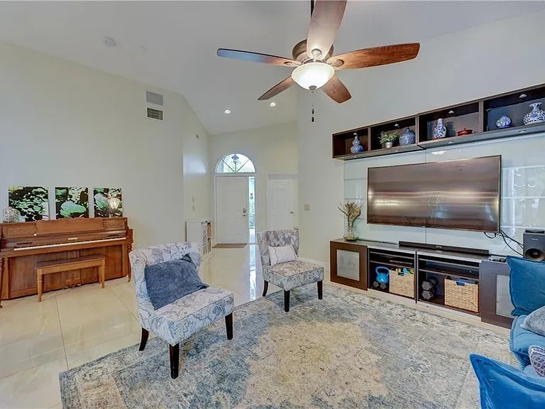 8171 Hampton Wood Dr — Photo 7
