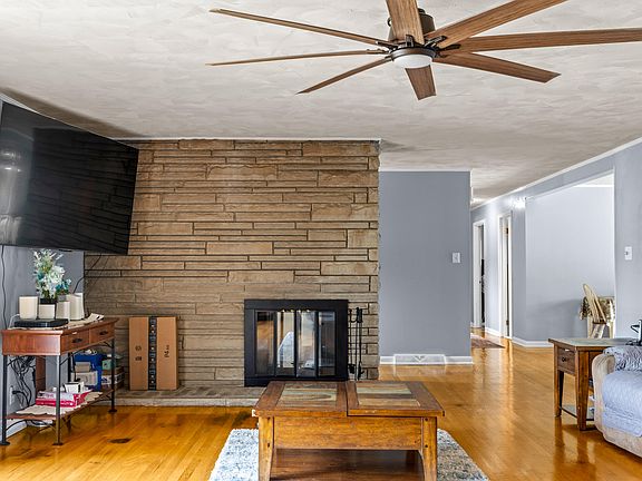 5th image of 710 Sylvan Dr